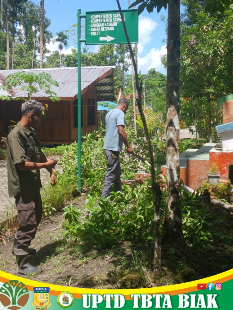 Giat Kerja Pembersihan dan Pemberian Makan Satwa