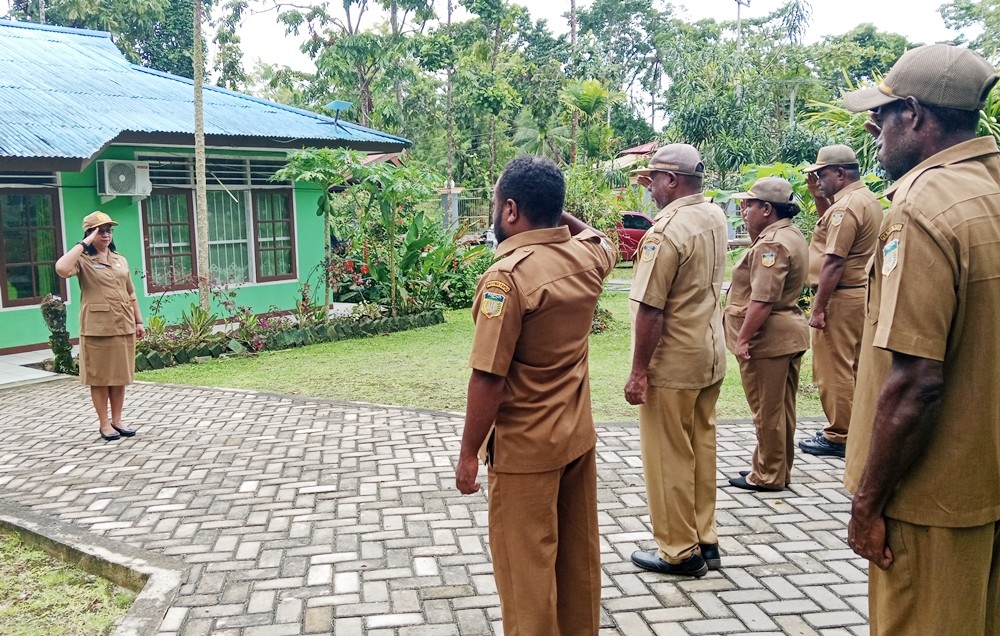 Rutinitas Apel Pagi Senin